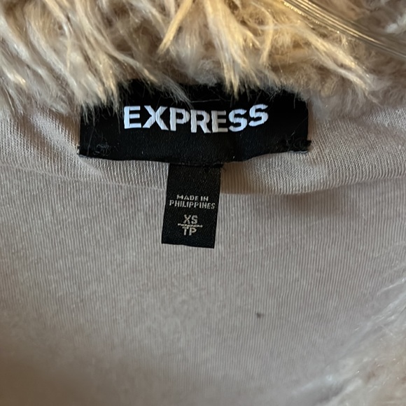 Pink faux fur jacket - Picture 3 of 6